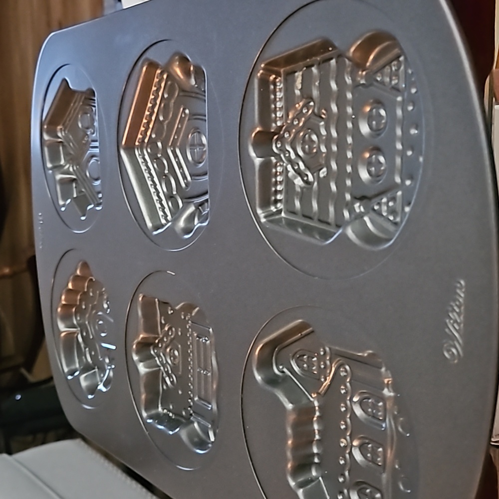 Wilton Christmas Gingerbread Village Cookie Pan